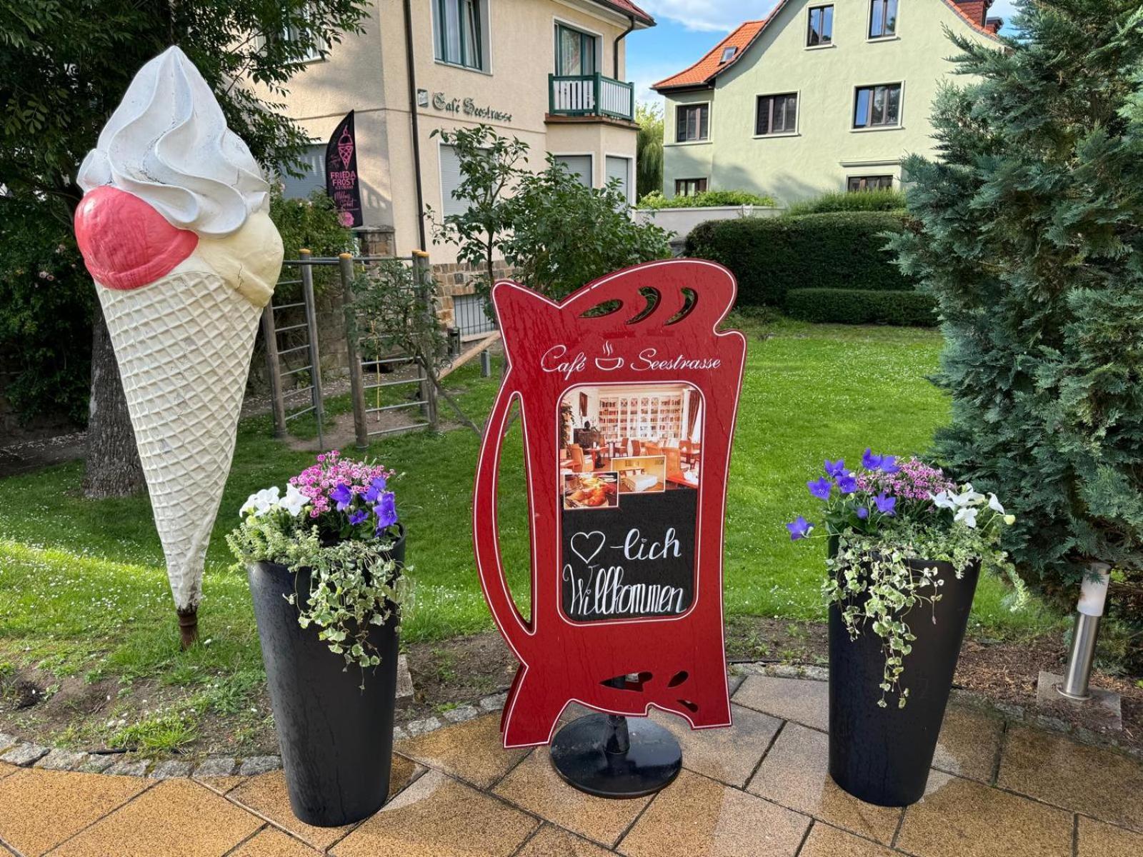 Cafe'Seestrasse Magdeburg Bagian luar foto